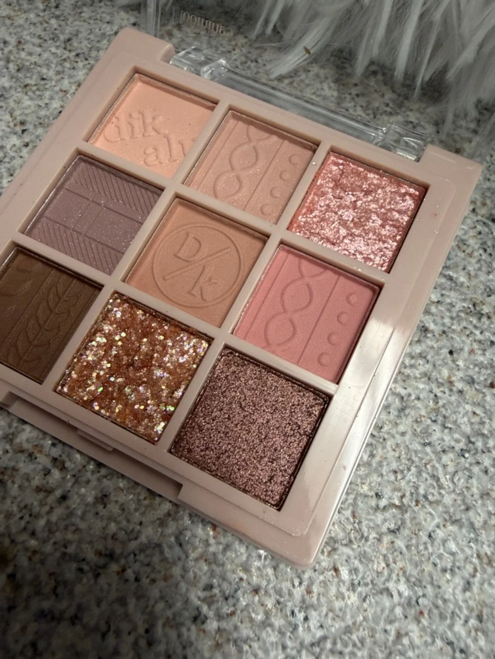 9-Color Neutral & Rose Eyeshadow Palette - Pink & Brown Shades